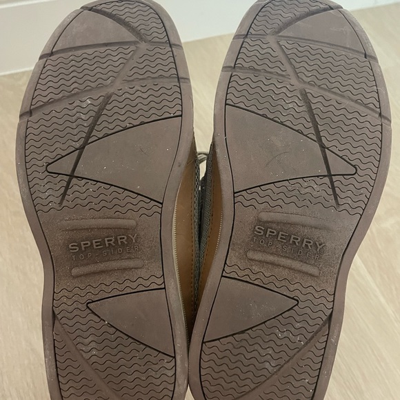 gently worn sperrys size 4 boys - Picture 2 of 5
